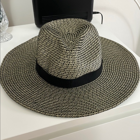 J.Crew Stylish Black and White Woven Hat S-M - Picture 1 of 2